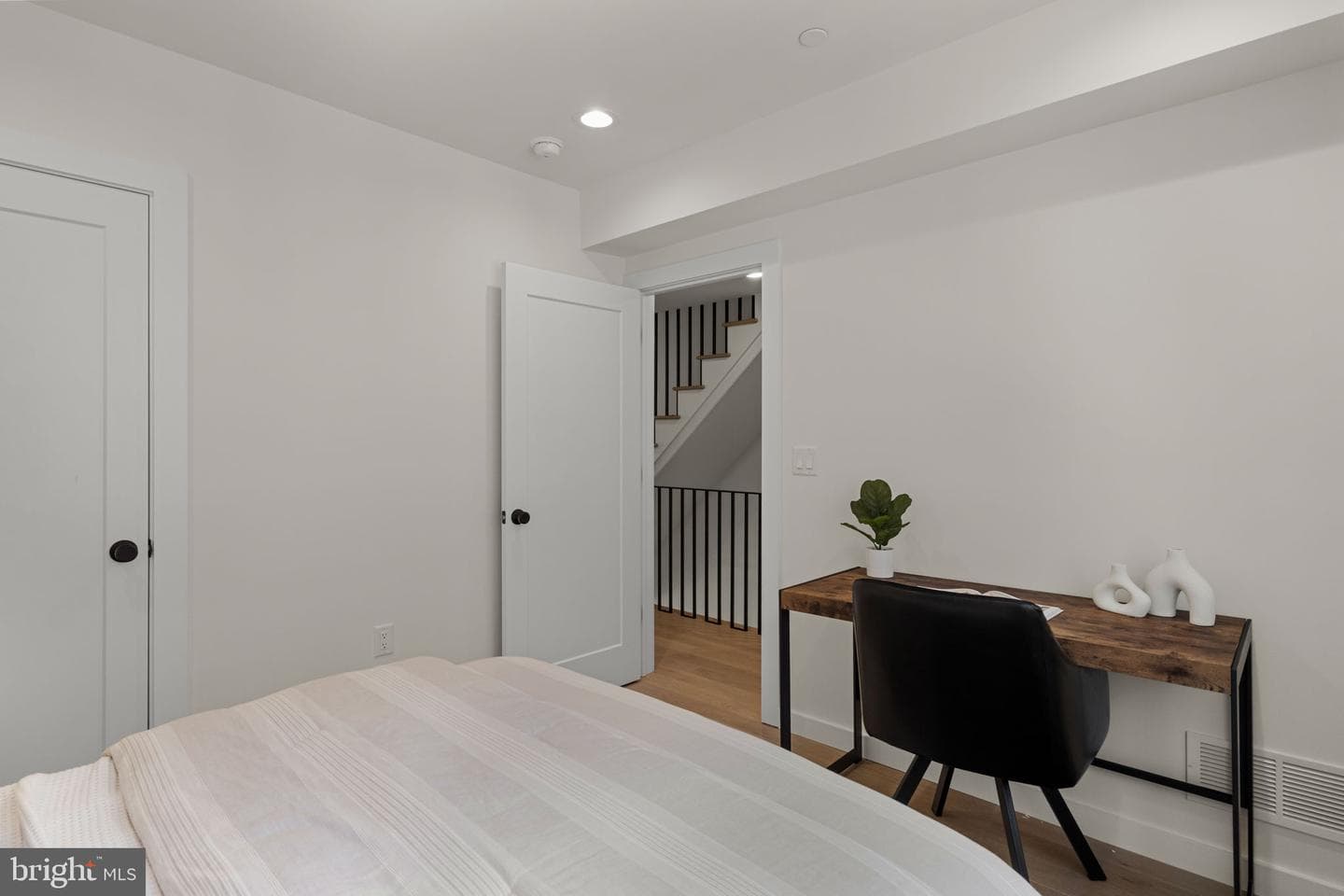 954 N 6th Street photo 16