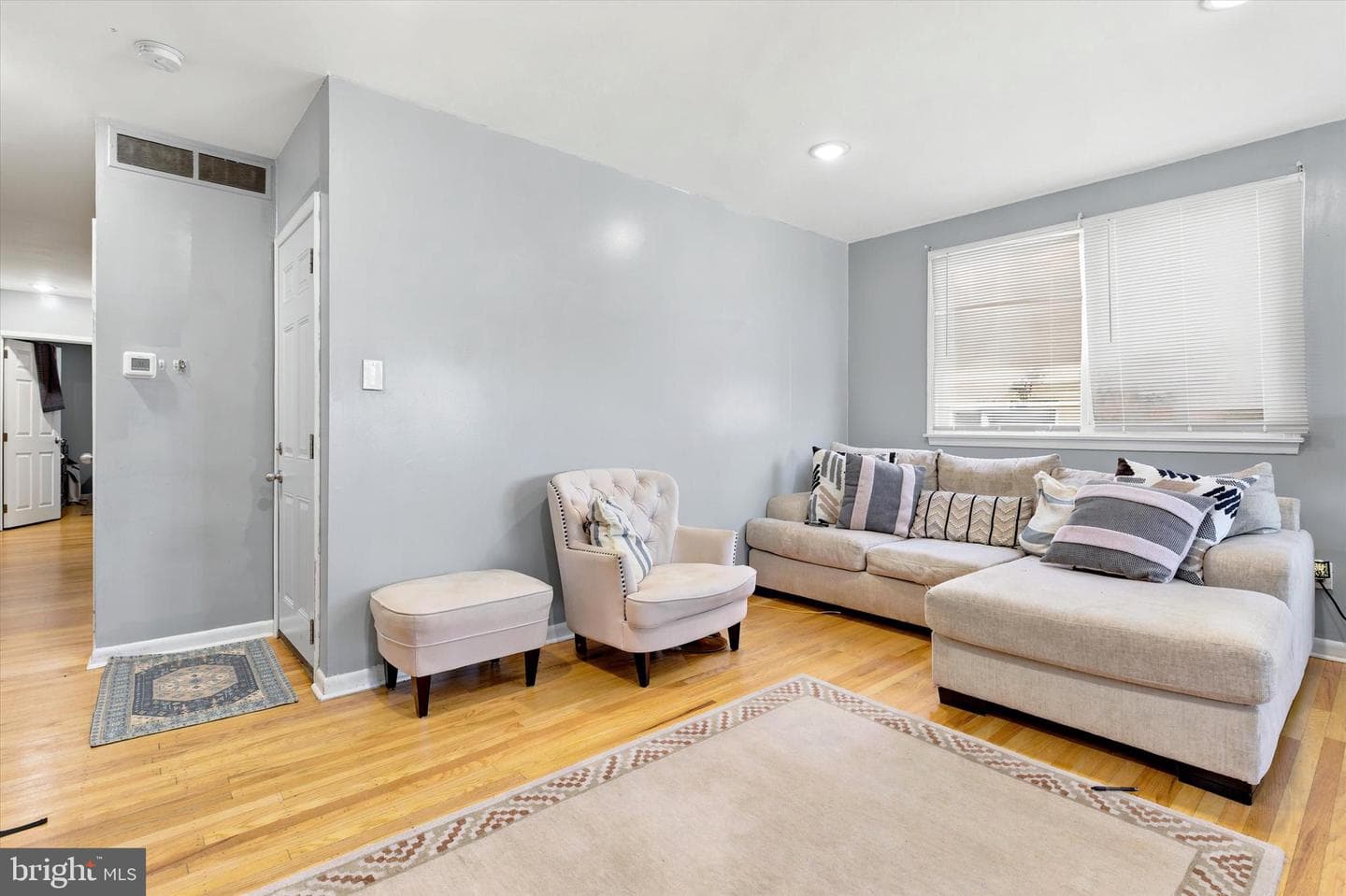 8254 Rodney Street photo 3