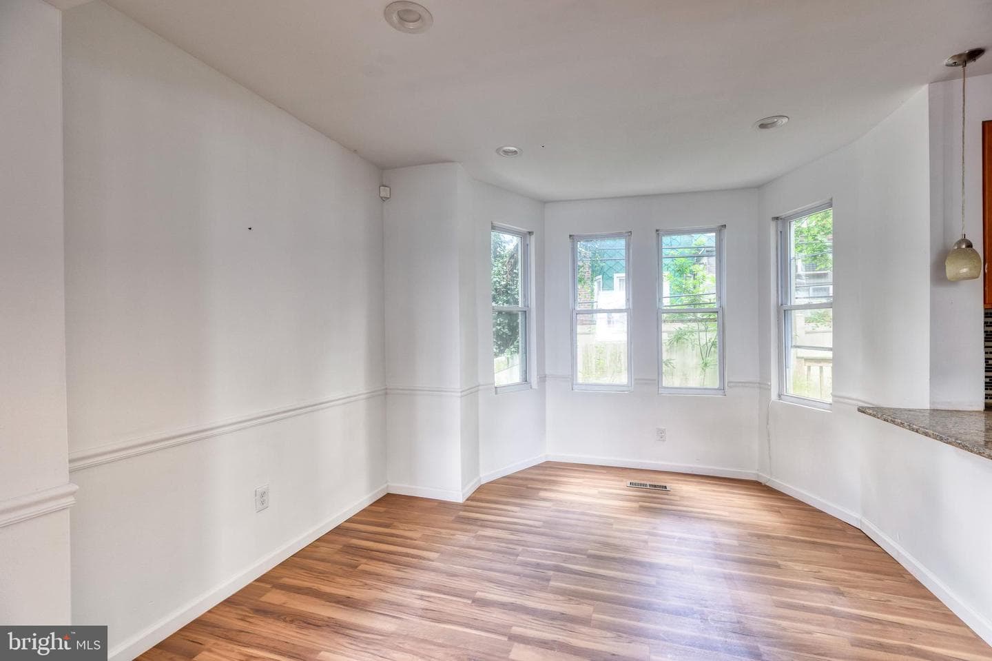 35 S Ashmead Place S photo 4