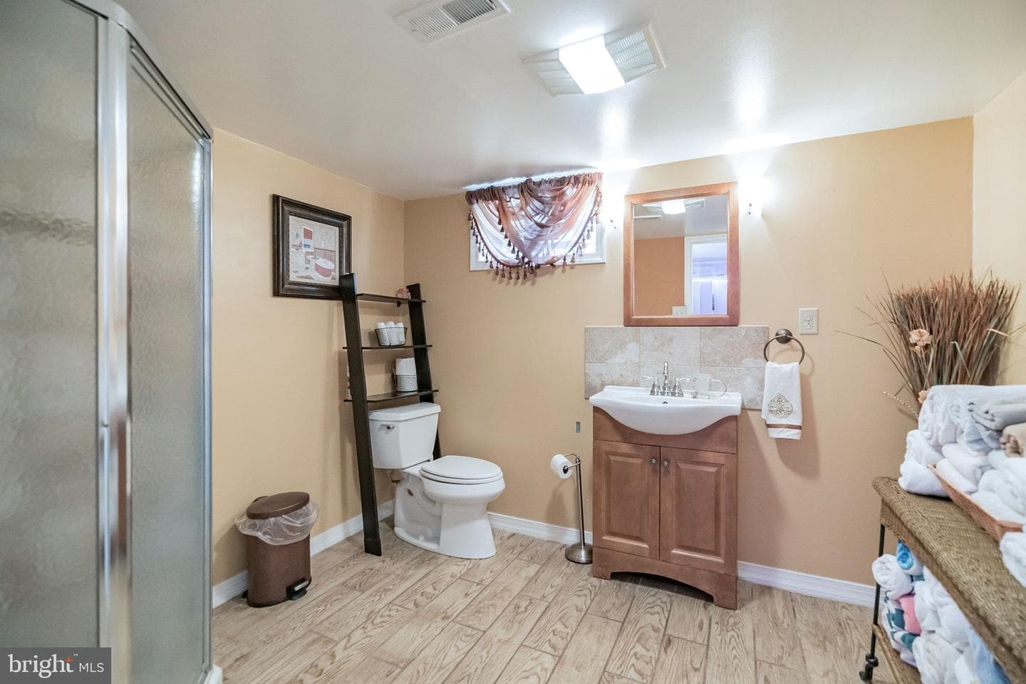 401 Maple Avenue photo 23
