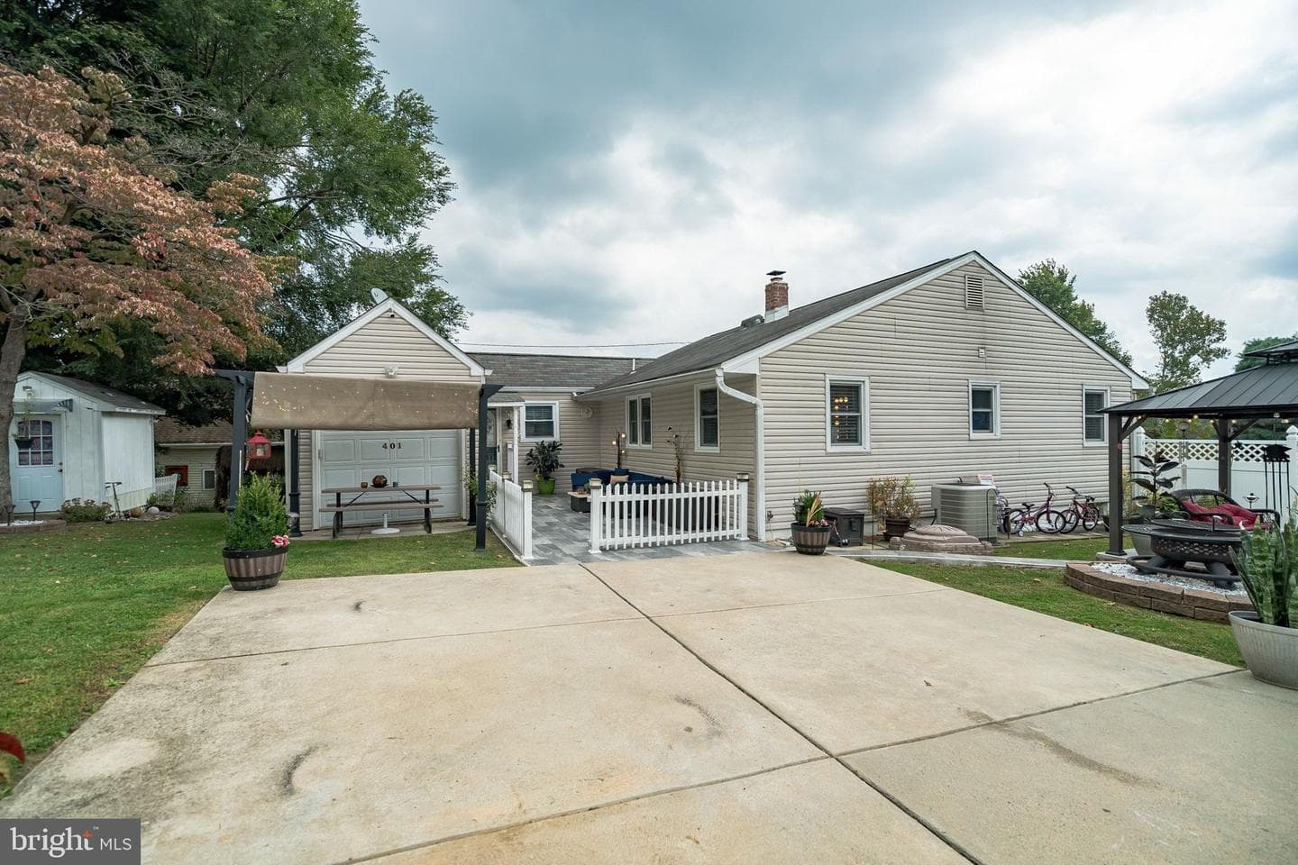 401 Maple Avenue photo 26