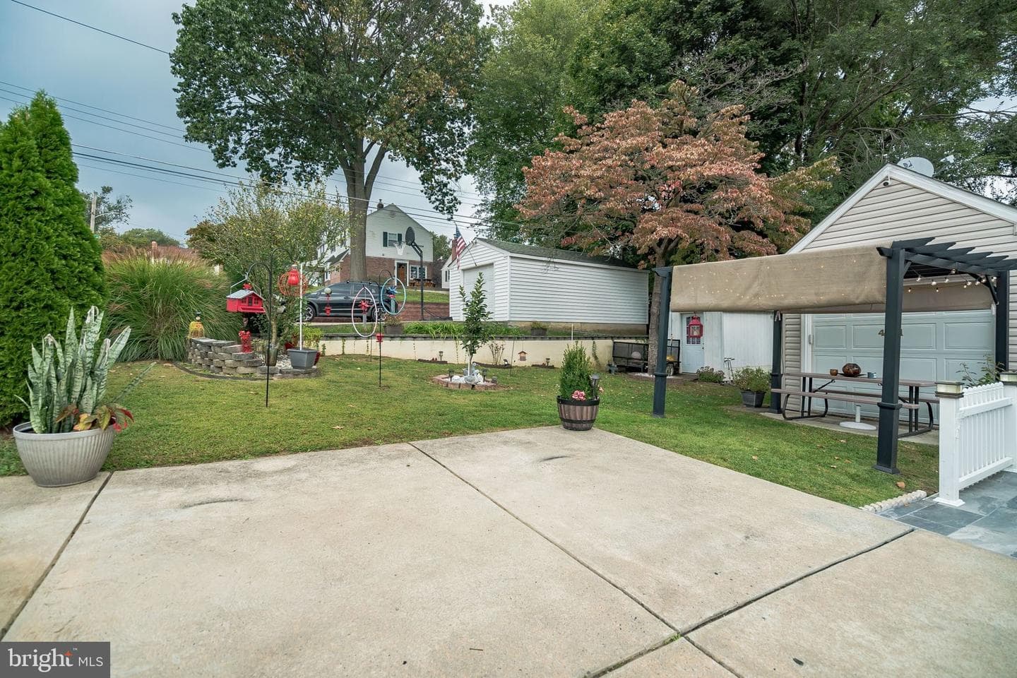 401 Maple Avenue photo 29