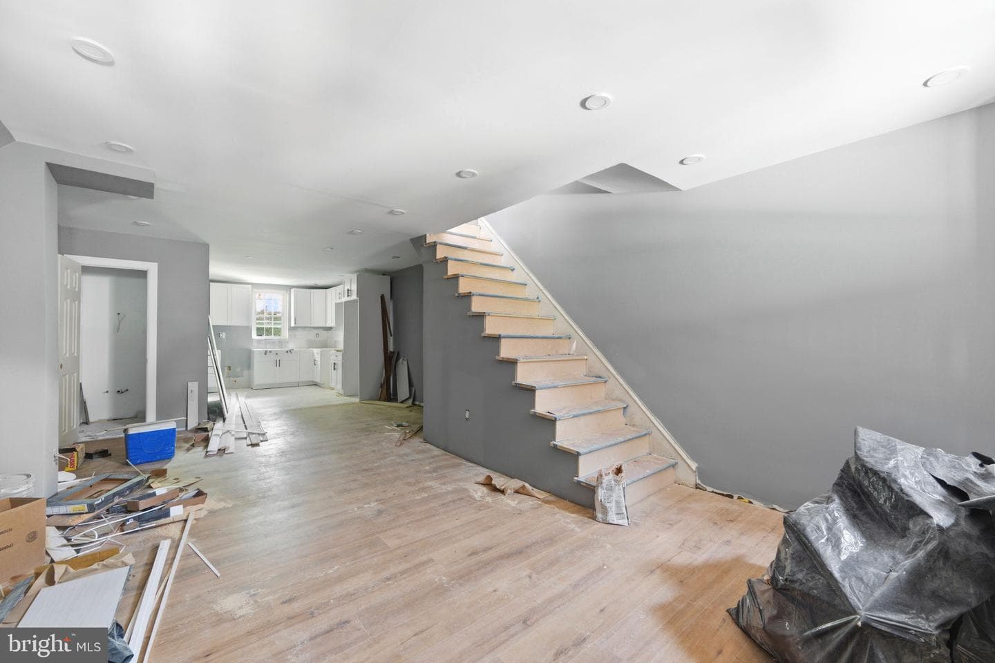 6052 N Beechwood Street photo 6