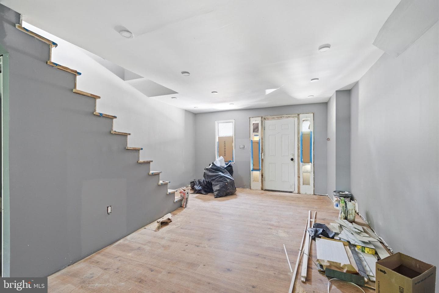6052 N Beechwood Street photo 7