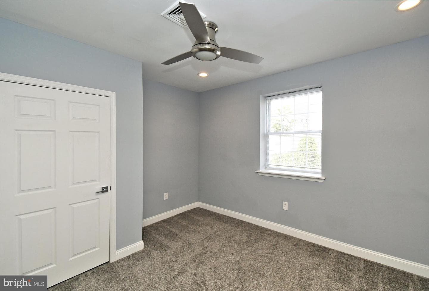260 Roxborough Avenue photo 25