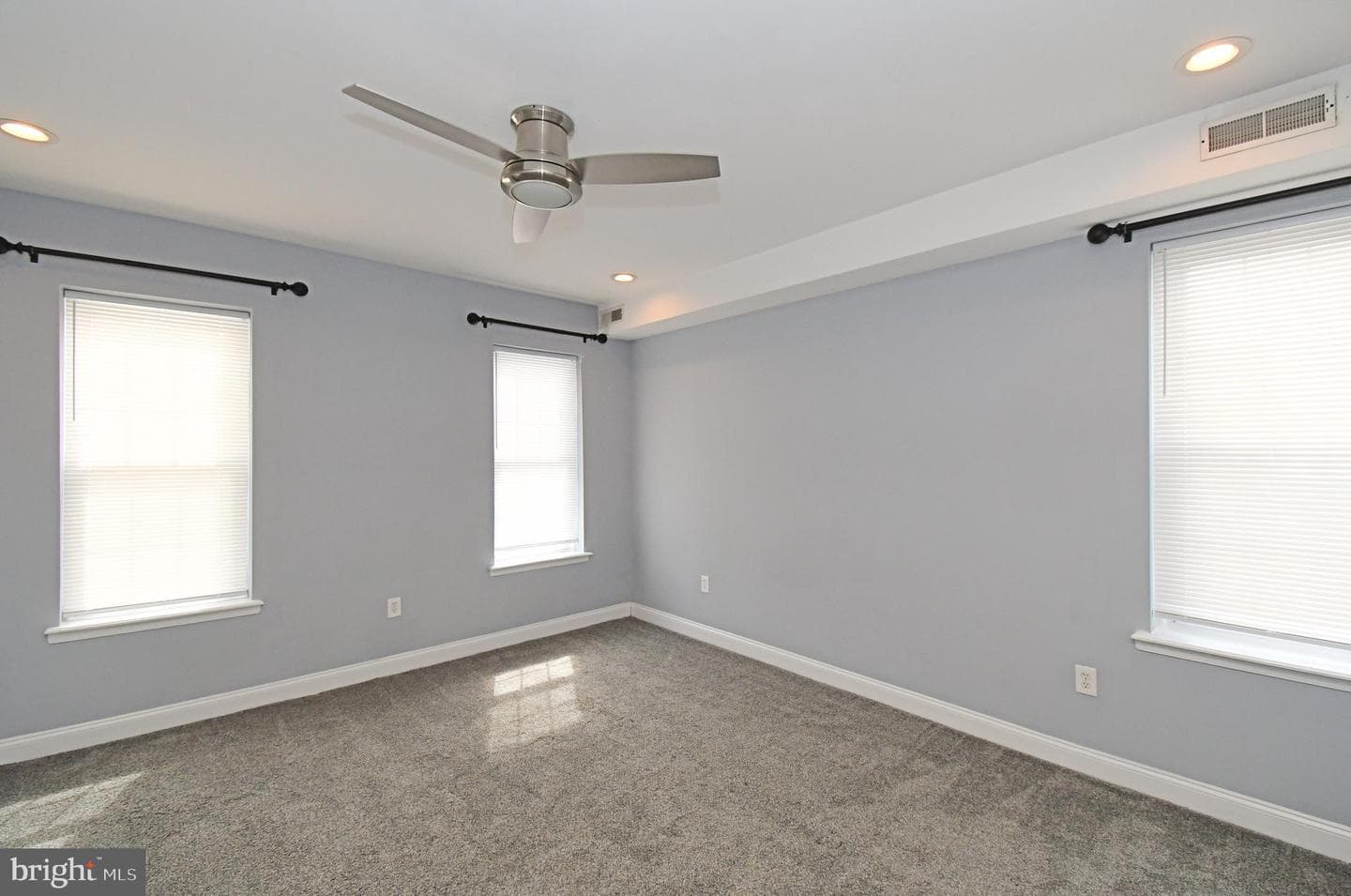 260 Roxborough Avenue photo 28