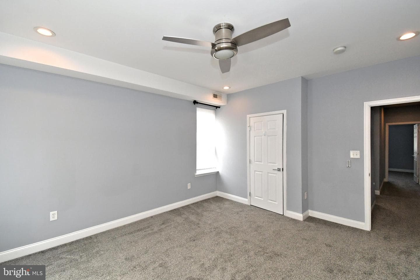 260 Roxborough Avenue photo 29