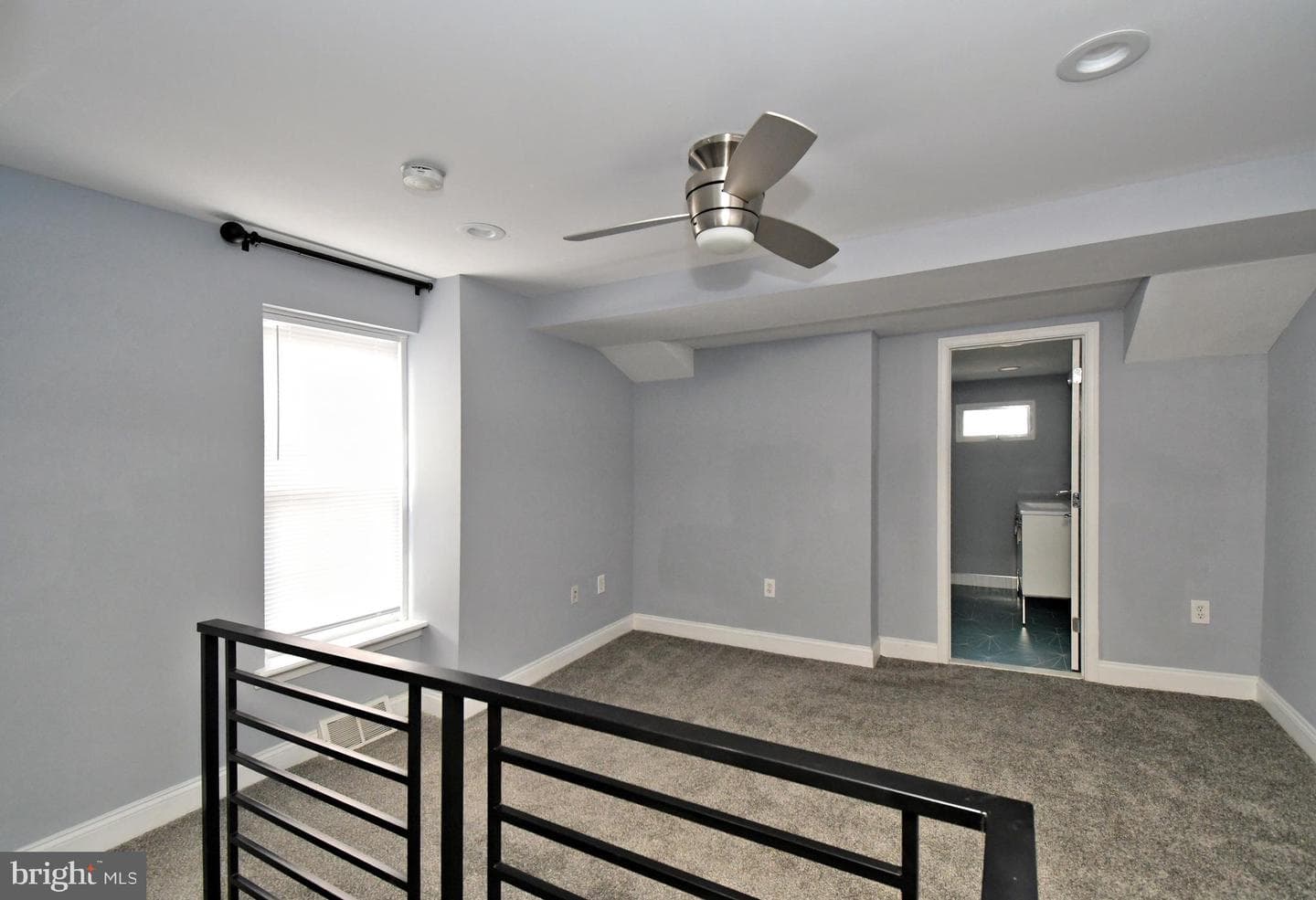 260 Roxborough Avenue photo 34