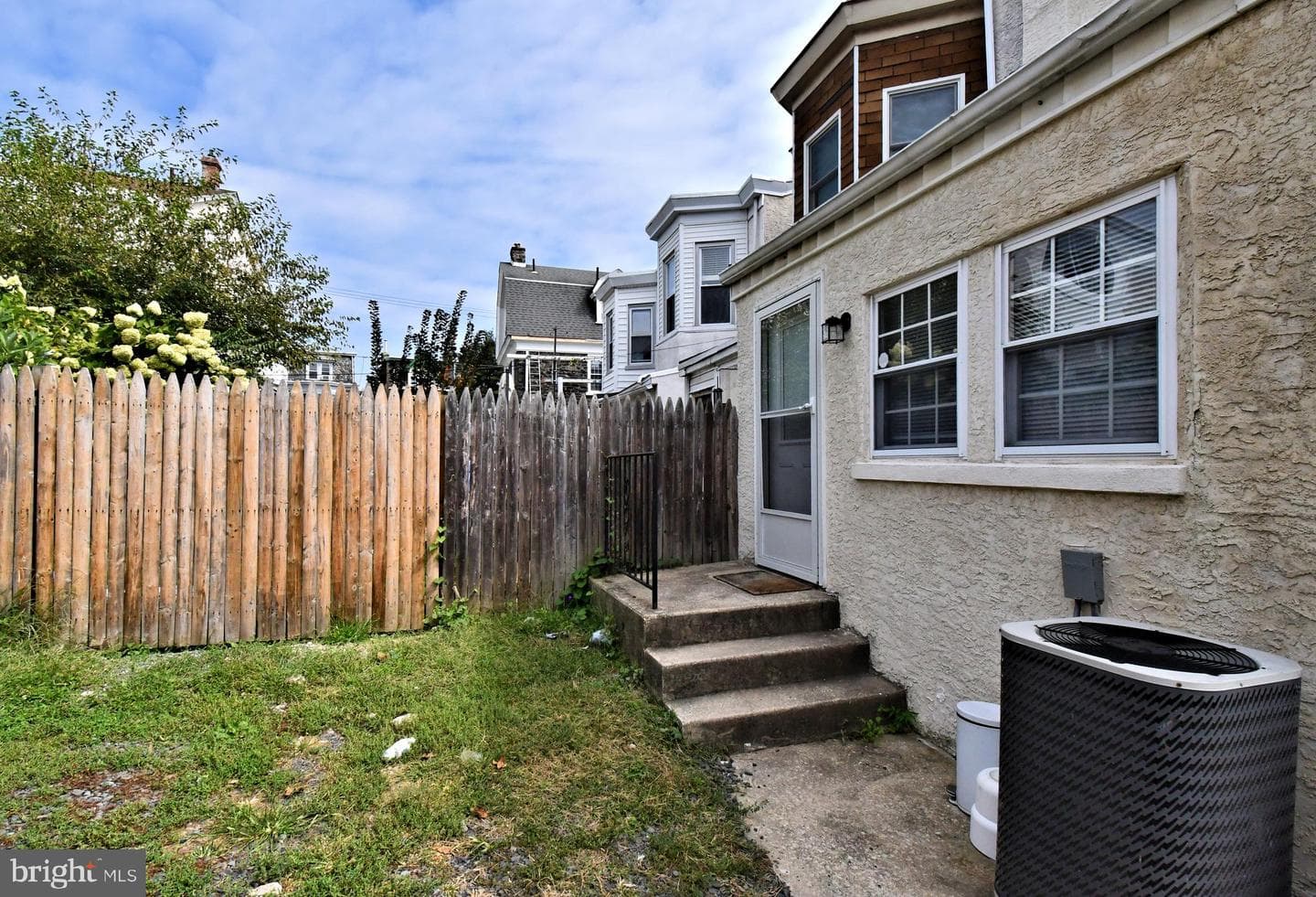 260 Roxborough Avenue photo 45