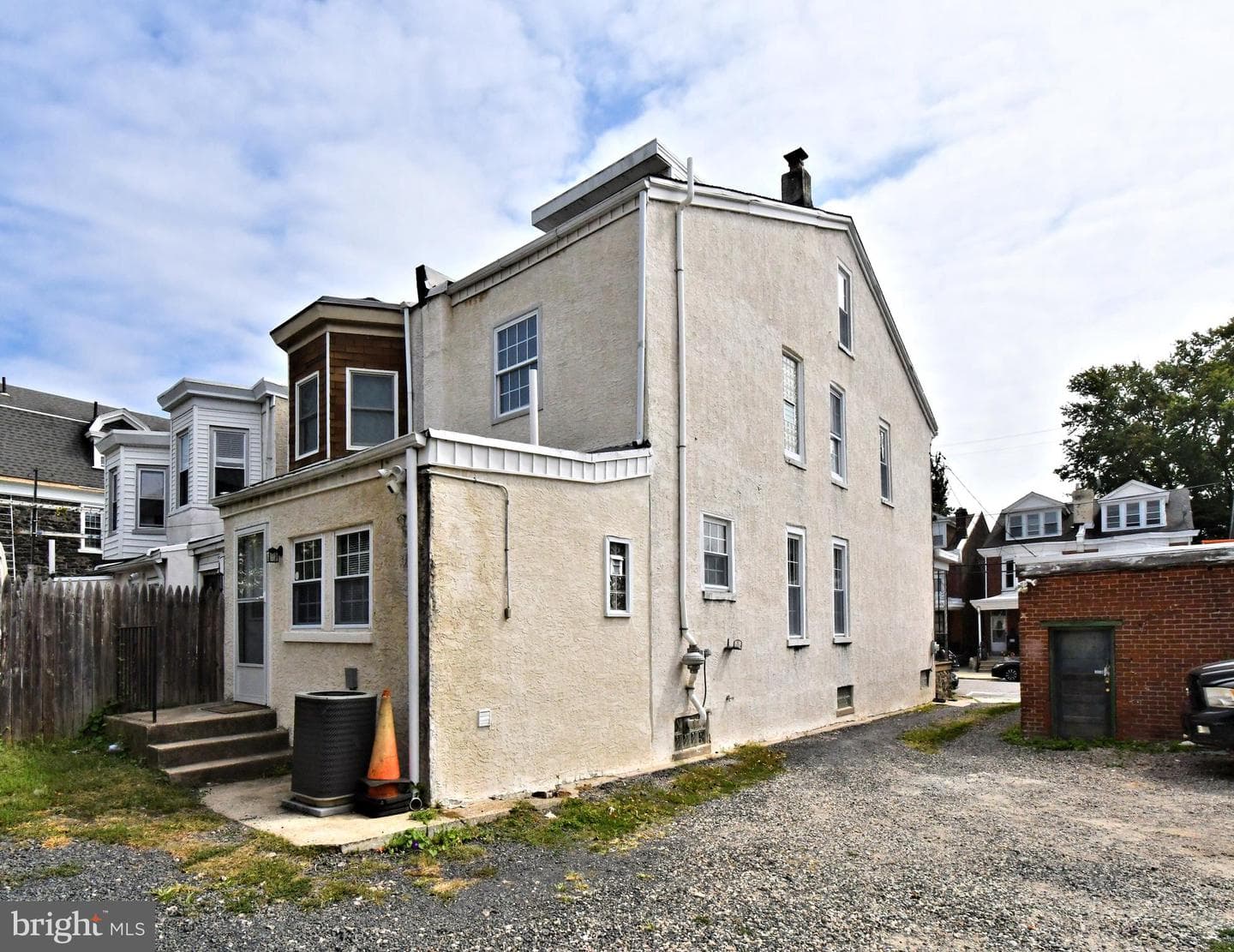 260 Roxborough Avenue photo 46