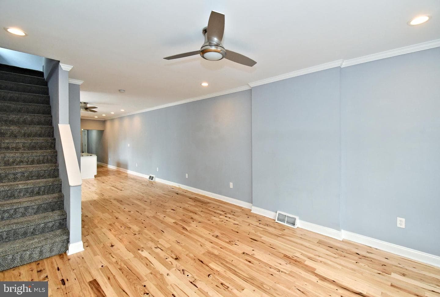 260 Roxborough Avenue photo 6