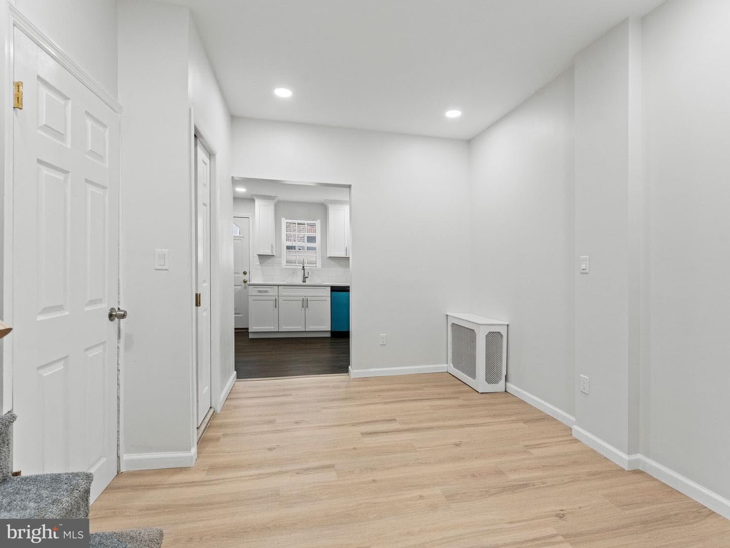 906 S Fairhill Street photo 10