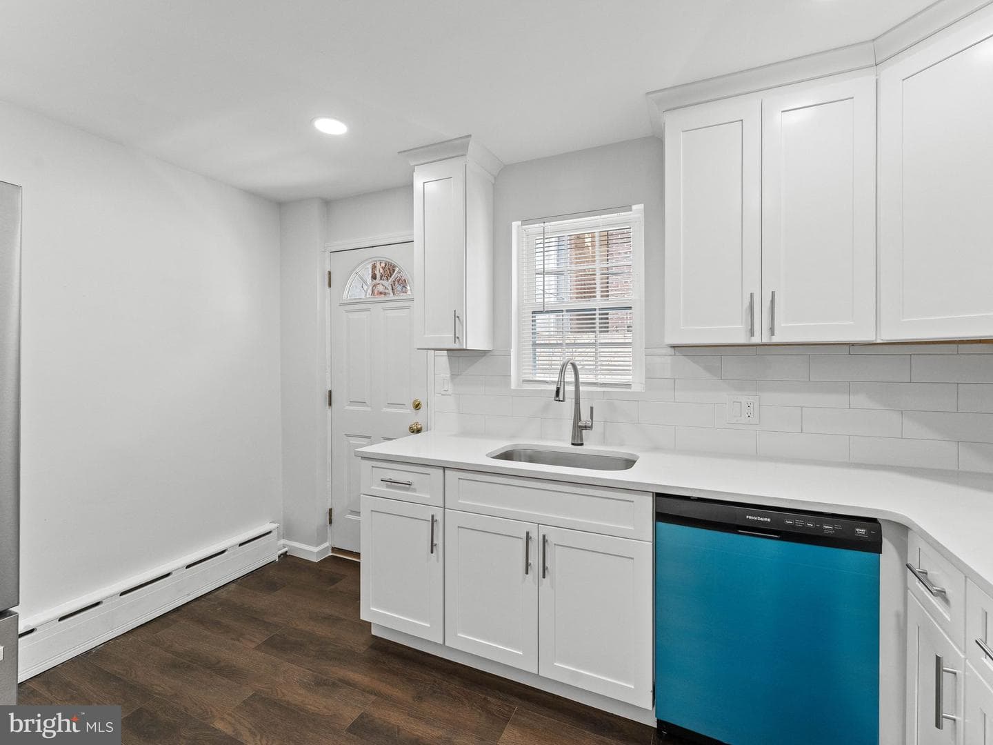906 S Fairhill Street photo 16