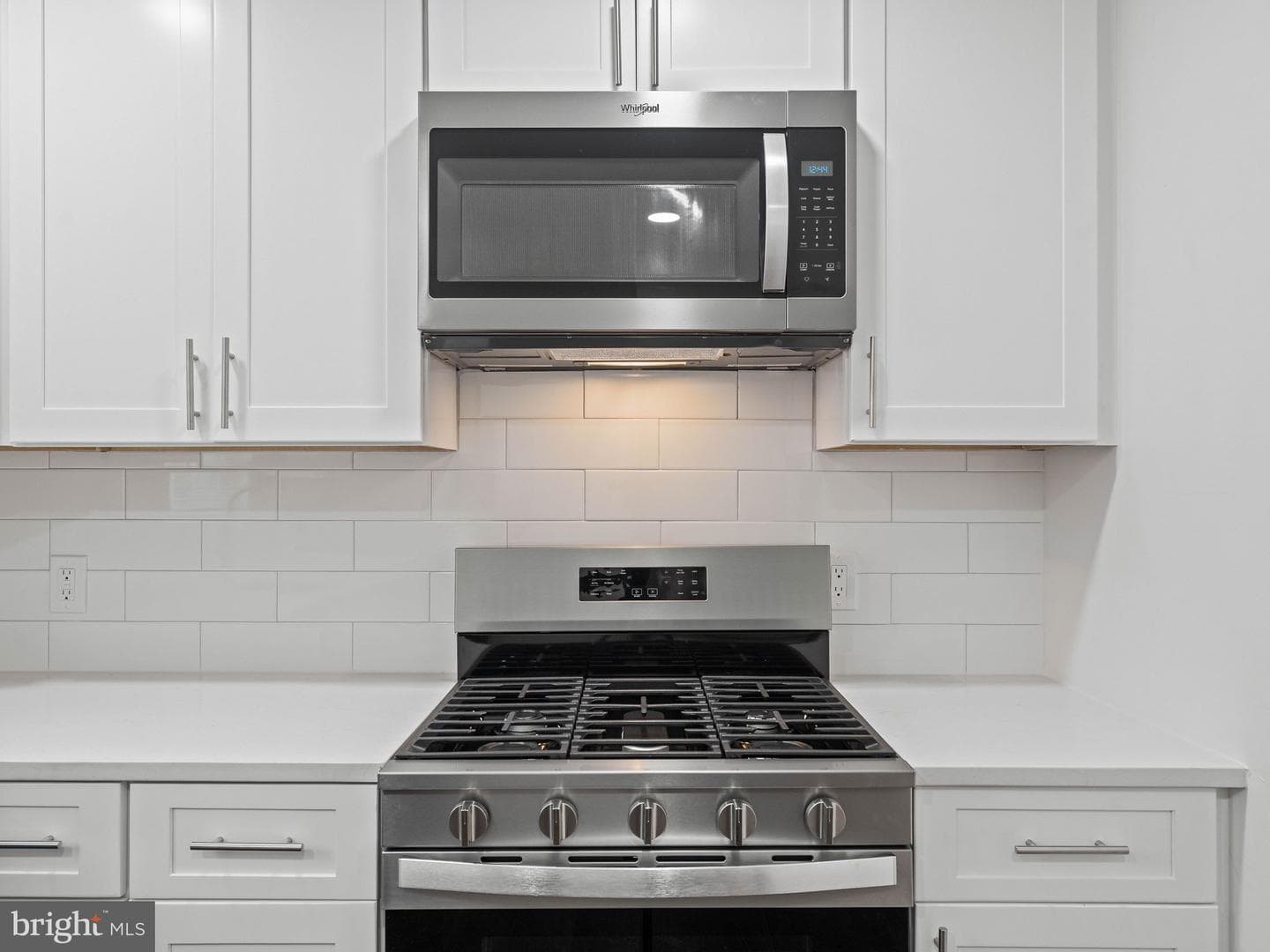 906 S Fairhill Street photo 18