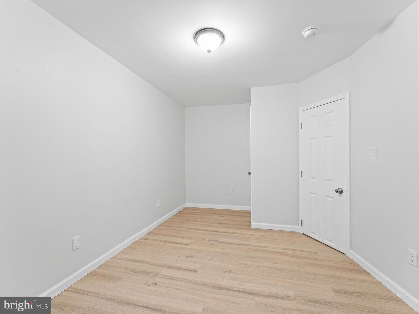 906 S Fairhill Street photo 25