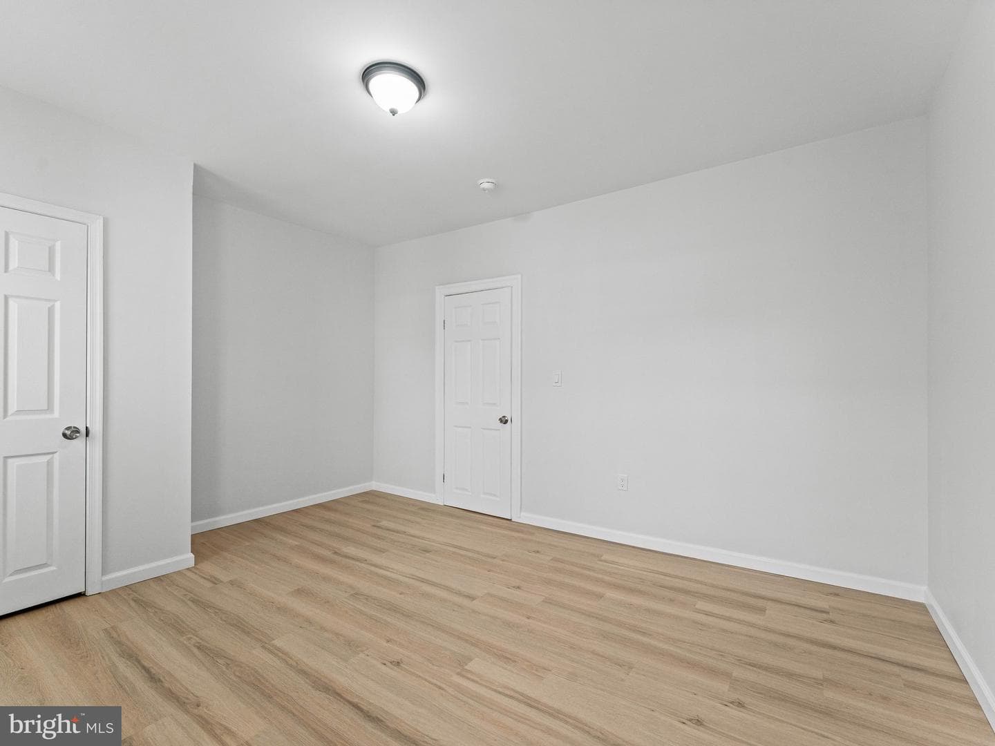 906 S Fairhill Street photo 31