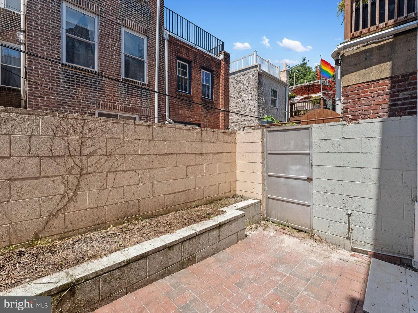 906 S Fairhill Street photo 37