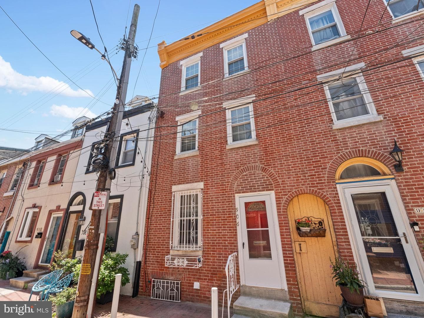 906 S Fairhill Street photo 4