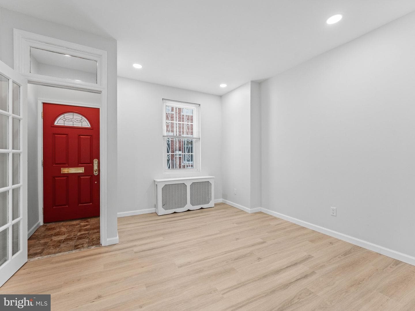 906 S Fairhill Street photo 7