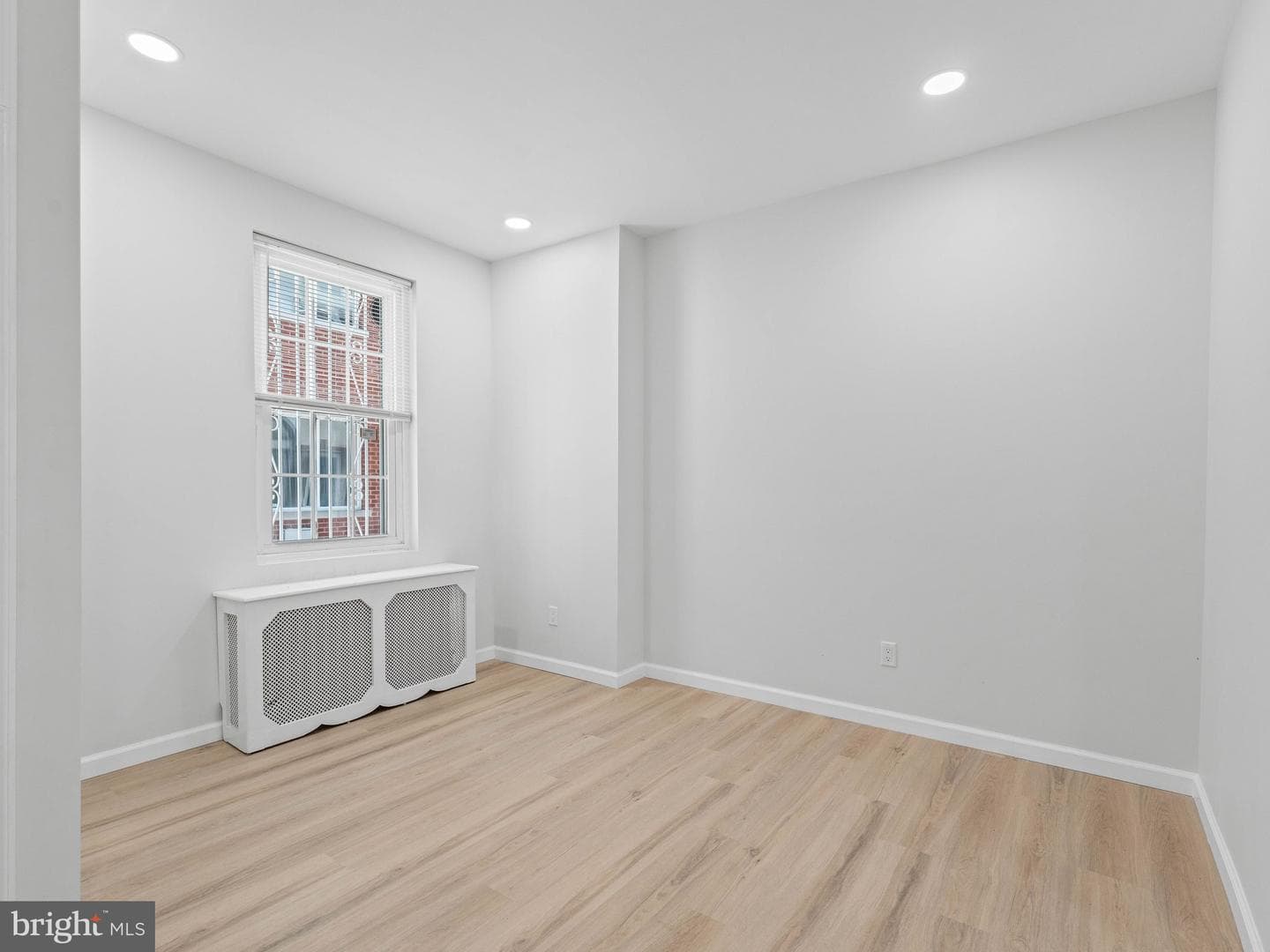 906 S Fairhill Street photo 8