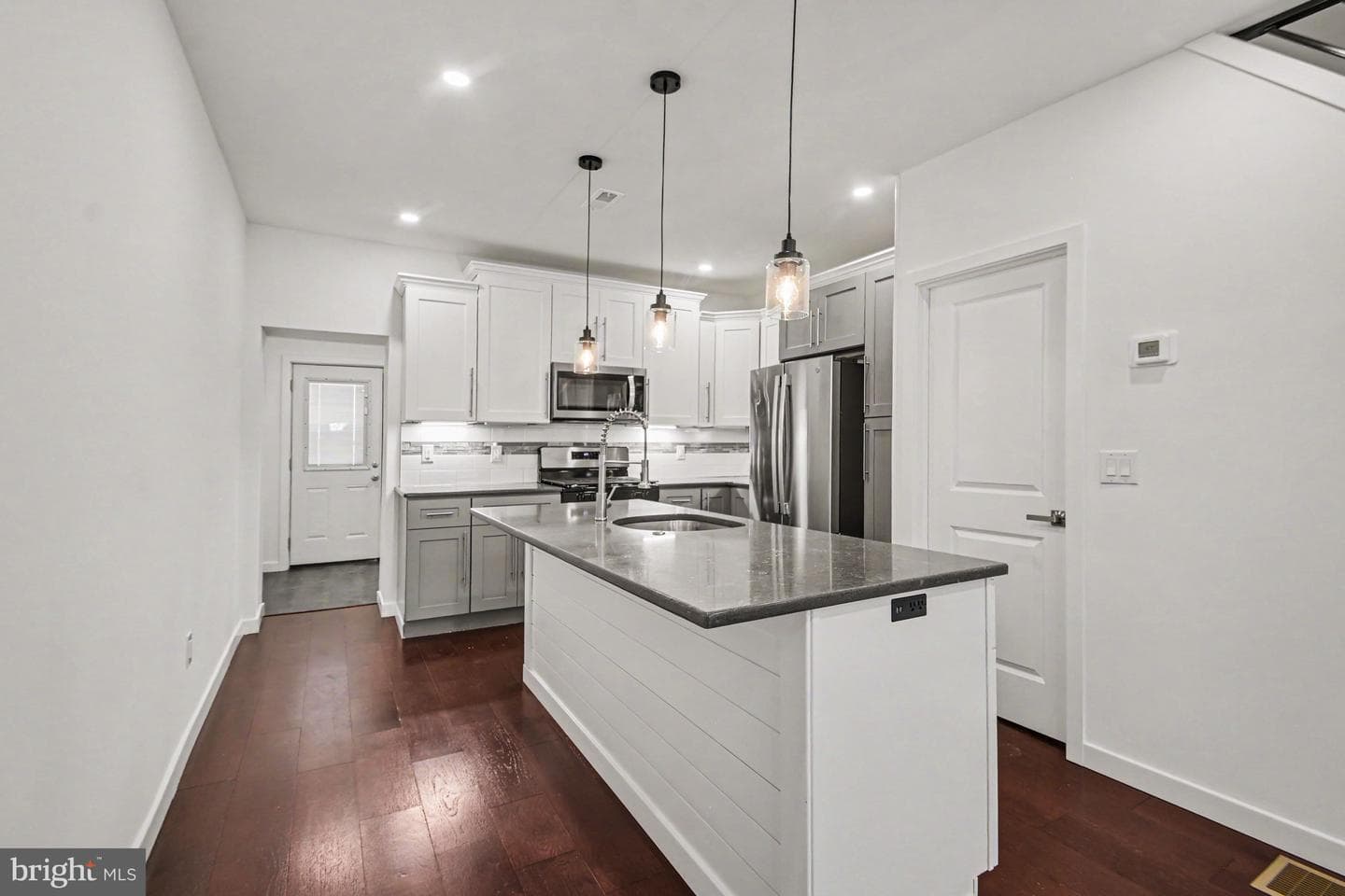 3520 W Allegheny Avenue photo 4