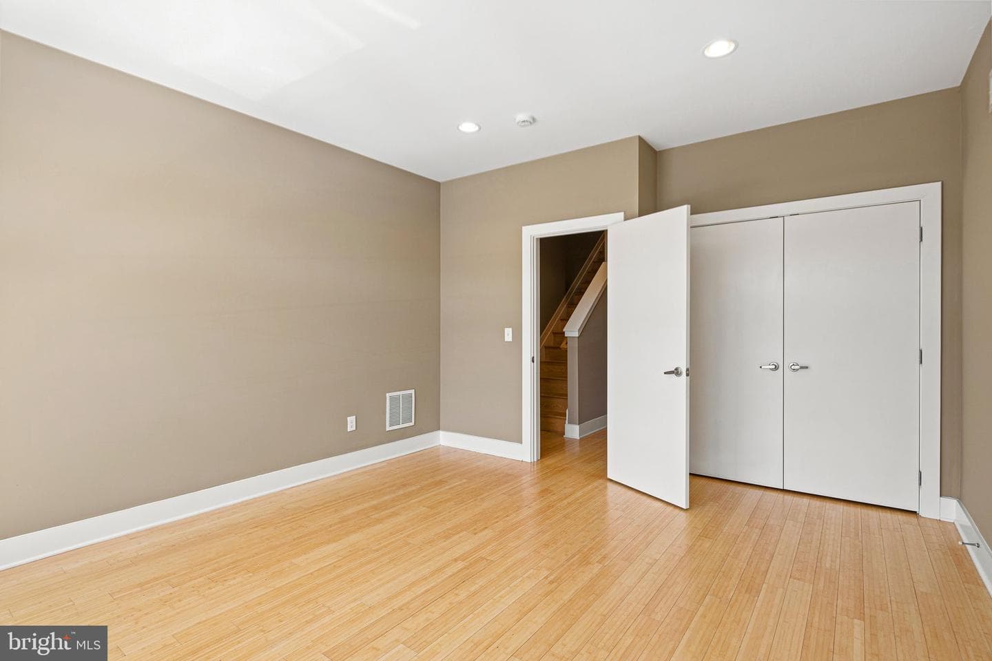2020 Trenton Avenue photo 20