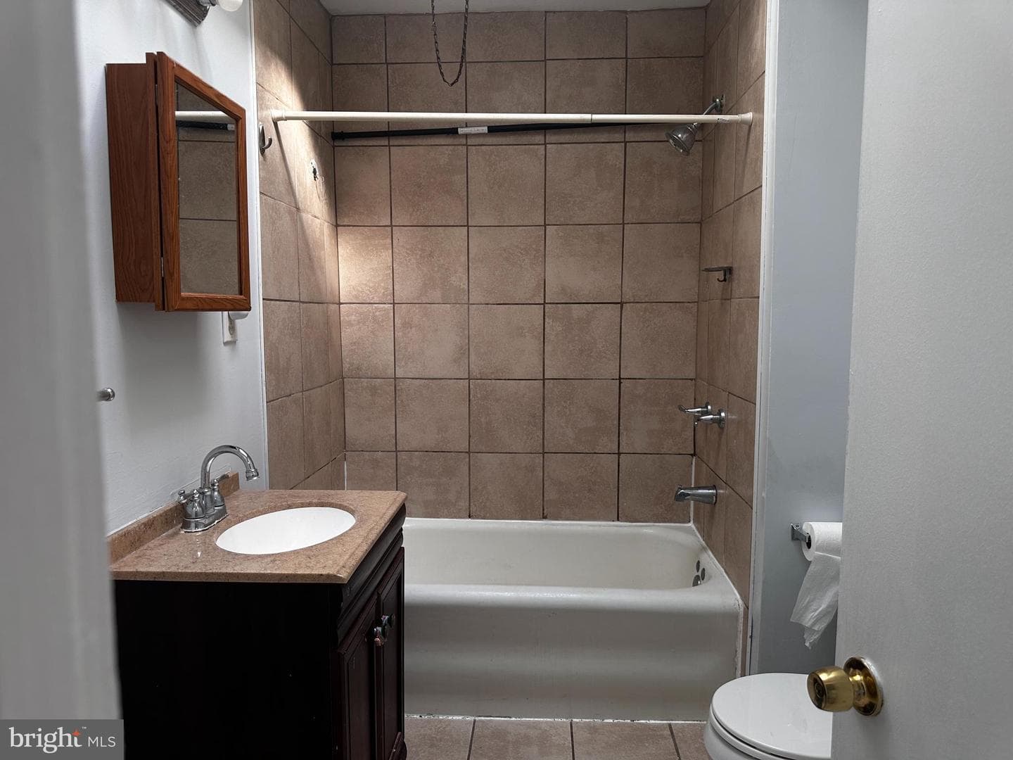 574 E Cheltenham Avenue photo 13