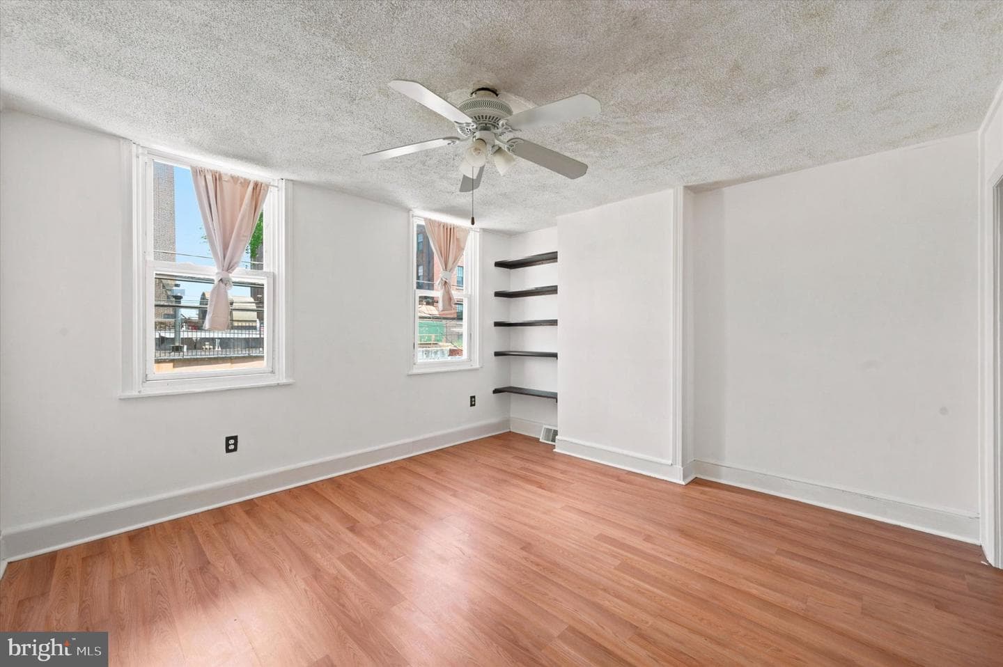 102 E Huntingdon Street photo 18