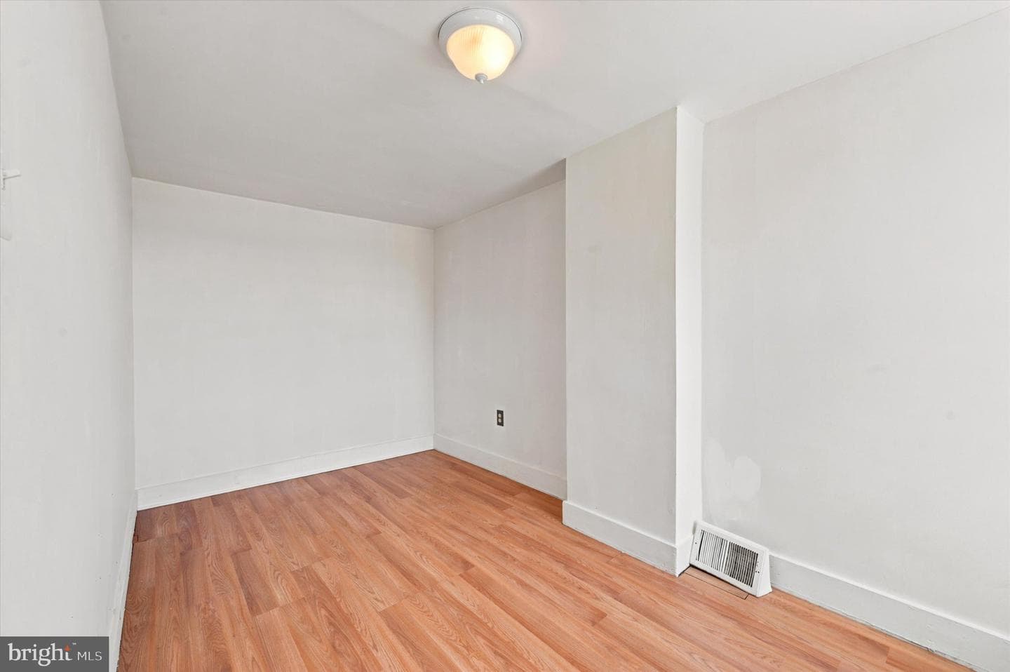 102 E Huntingdon Street photo 20