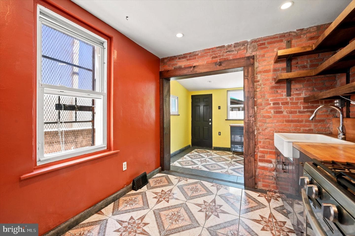 102 E Huntingdon Street photo 9