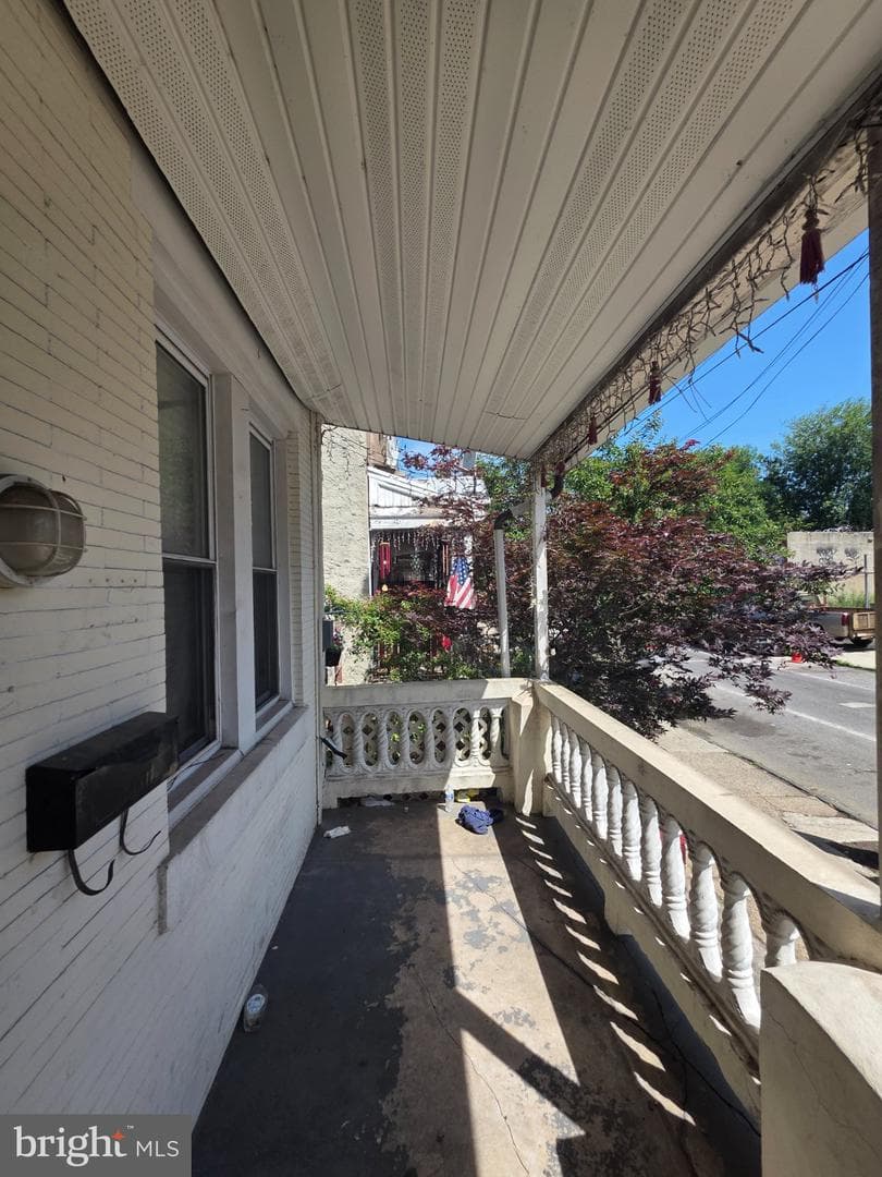 1850 E Orleans photo 3