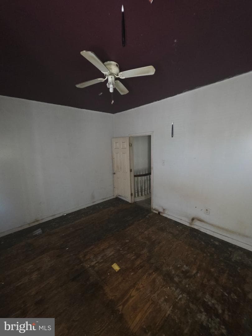 1850 E Orleans photo 30