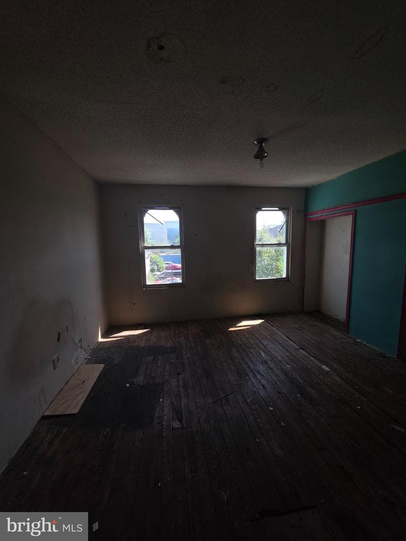 1844 E Orleans Street photo 27