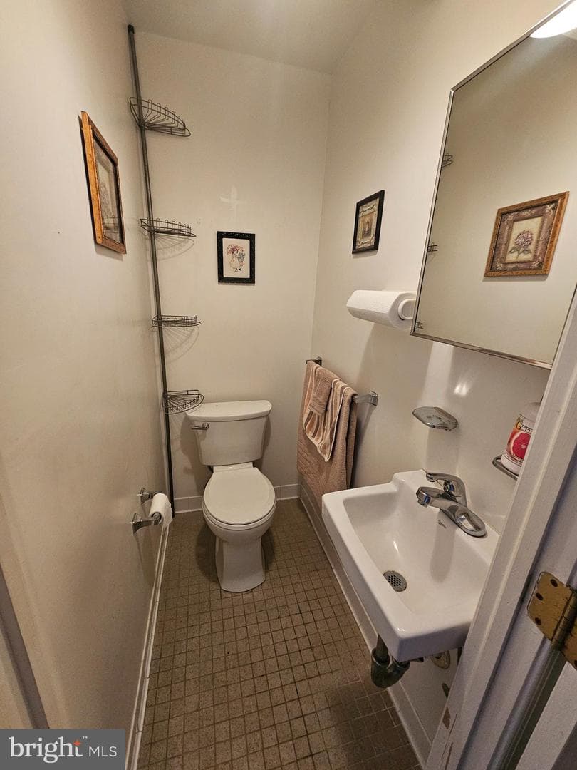 2523 W Sterner Street photo 4