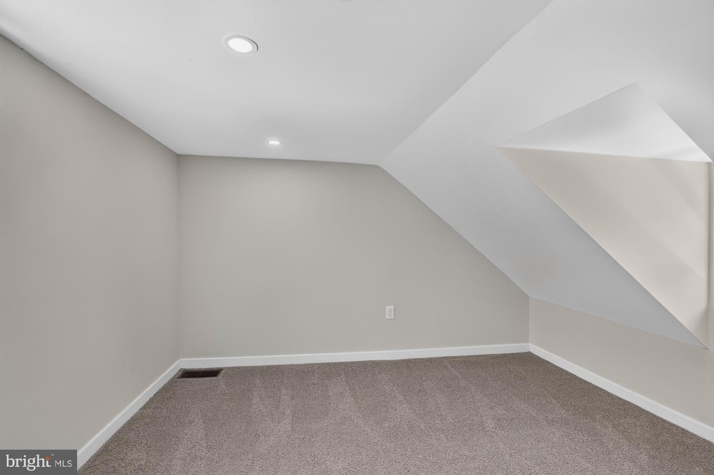 608 Clymer Street photo 22