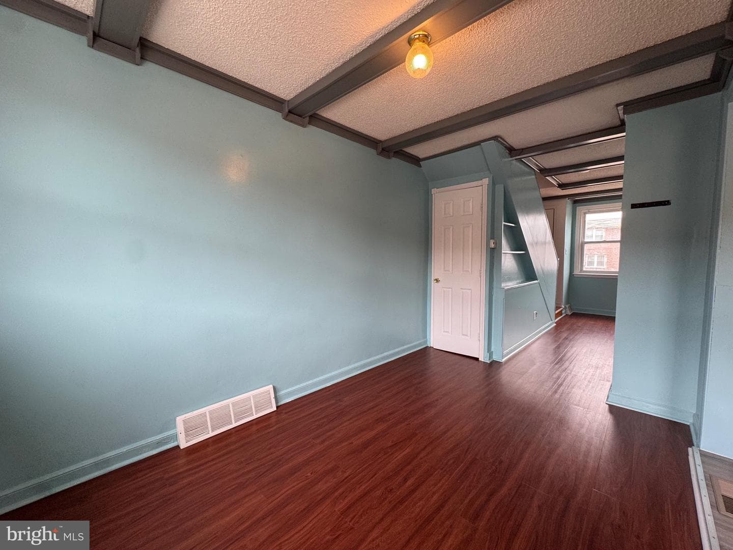 6243 Crafton Street photo 3