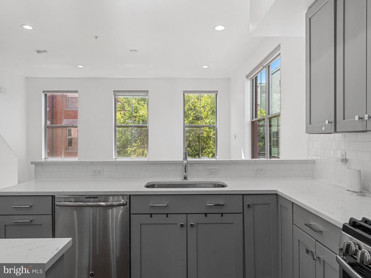 1429 S Lawrence Terrace photo 21