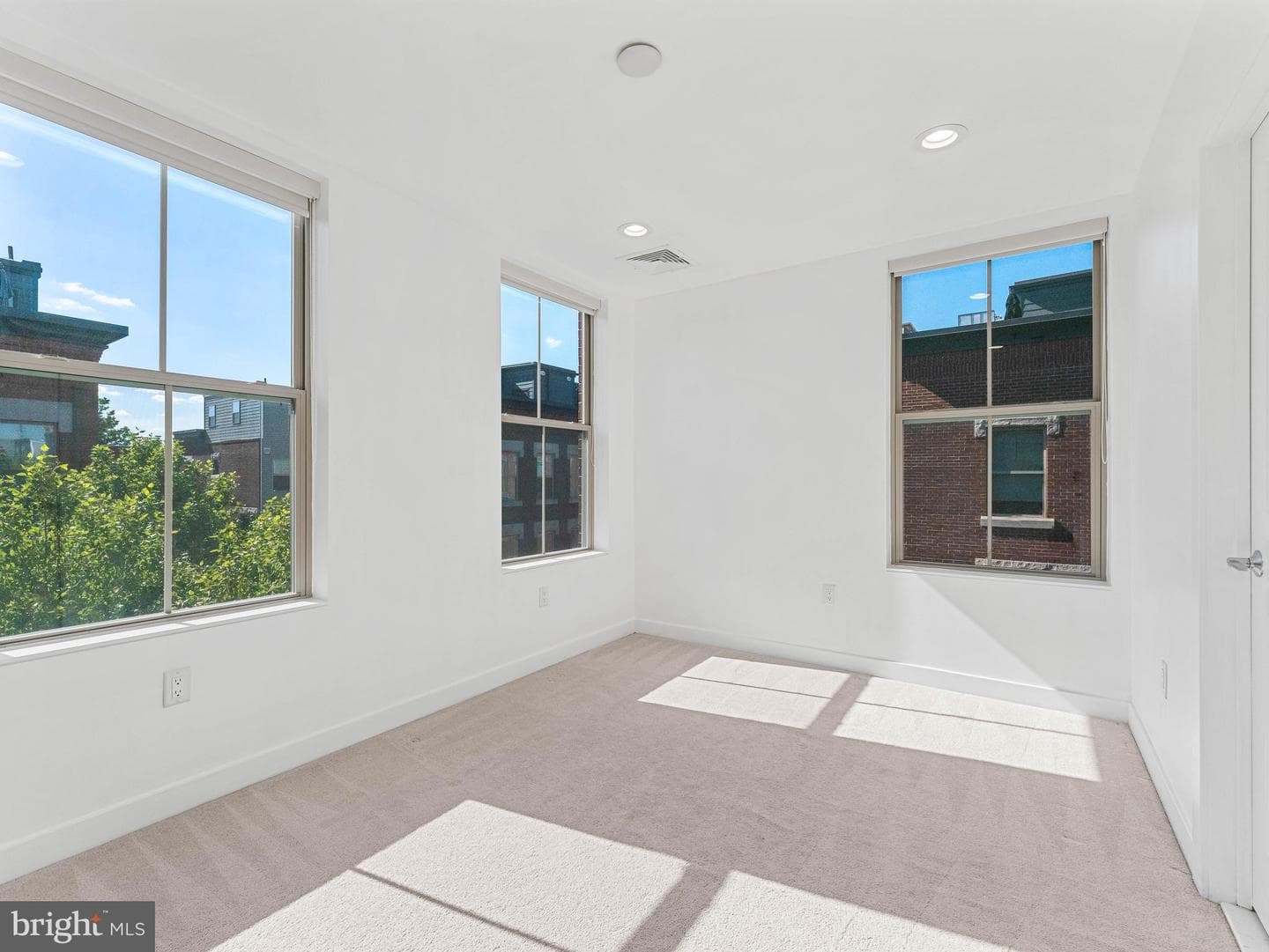 1429 S Lawrence Terrace photo 32