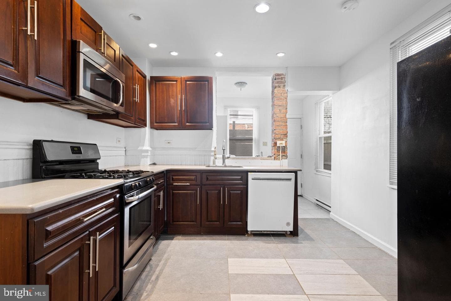 539 Fernon Street photo 4