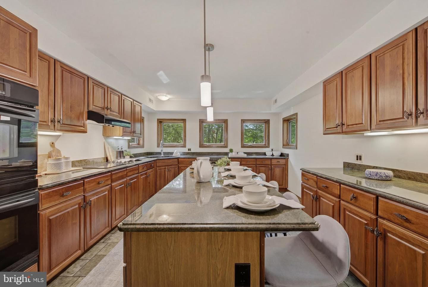 733 Cornelia Place photo 14