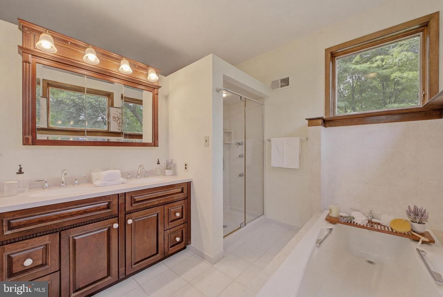 733 Cornelia Place photo 23