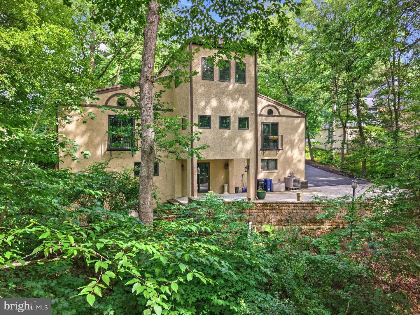 733 Cornelia Place photo 24