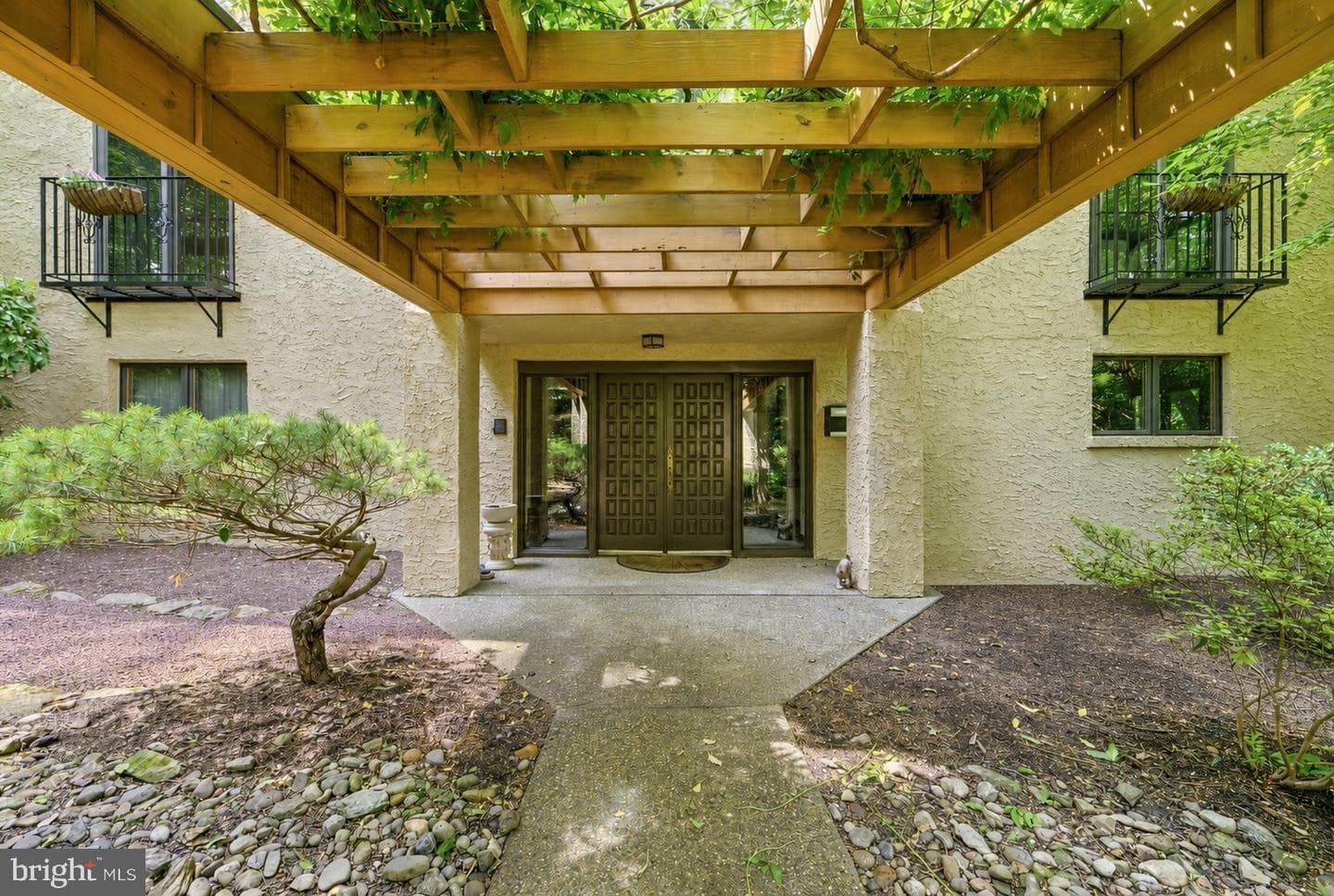 733 Cornelia Place photo 3