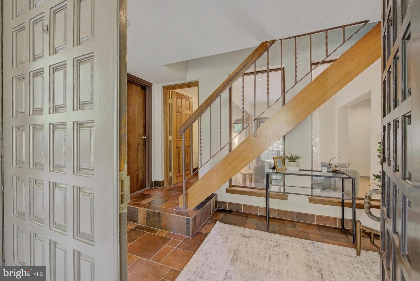733 Cornelia Place photo 4
