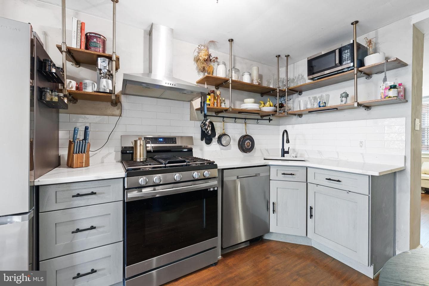 833 Kater Street photo 12