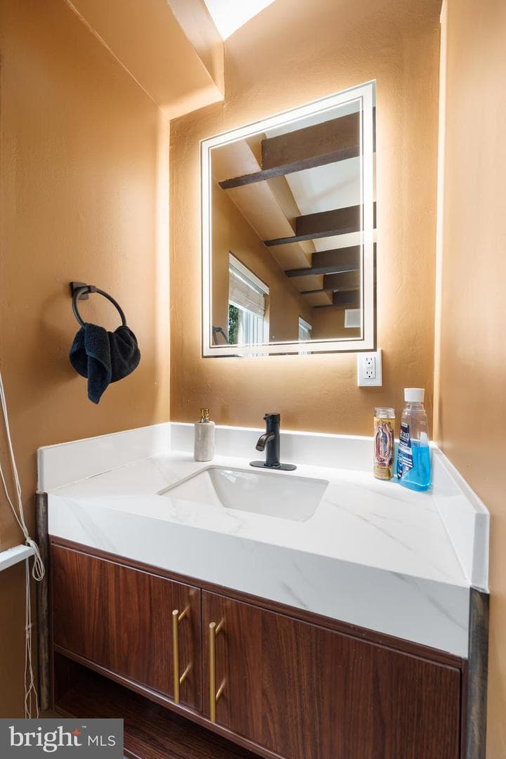 833 Kater Street photo 26