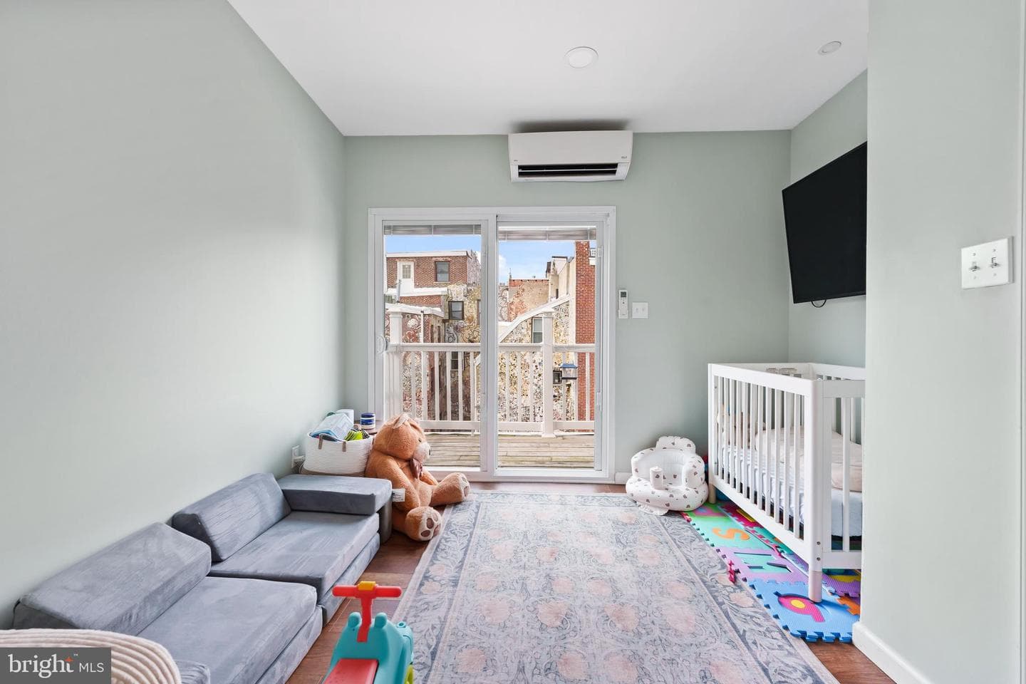 833 Kater Street photo 28