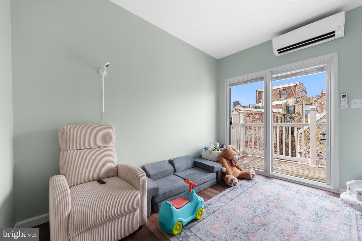 833 Kater Street photo 29