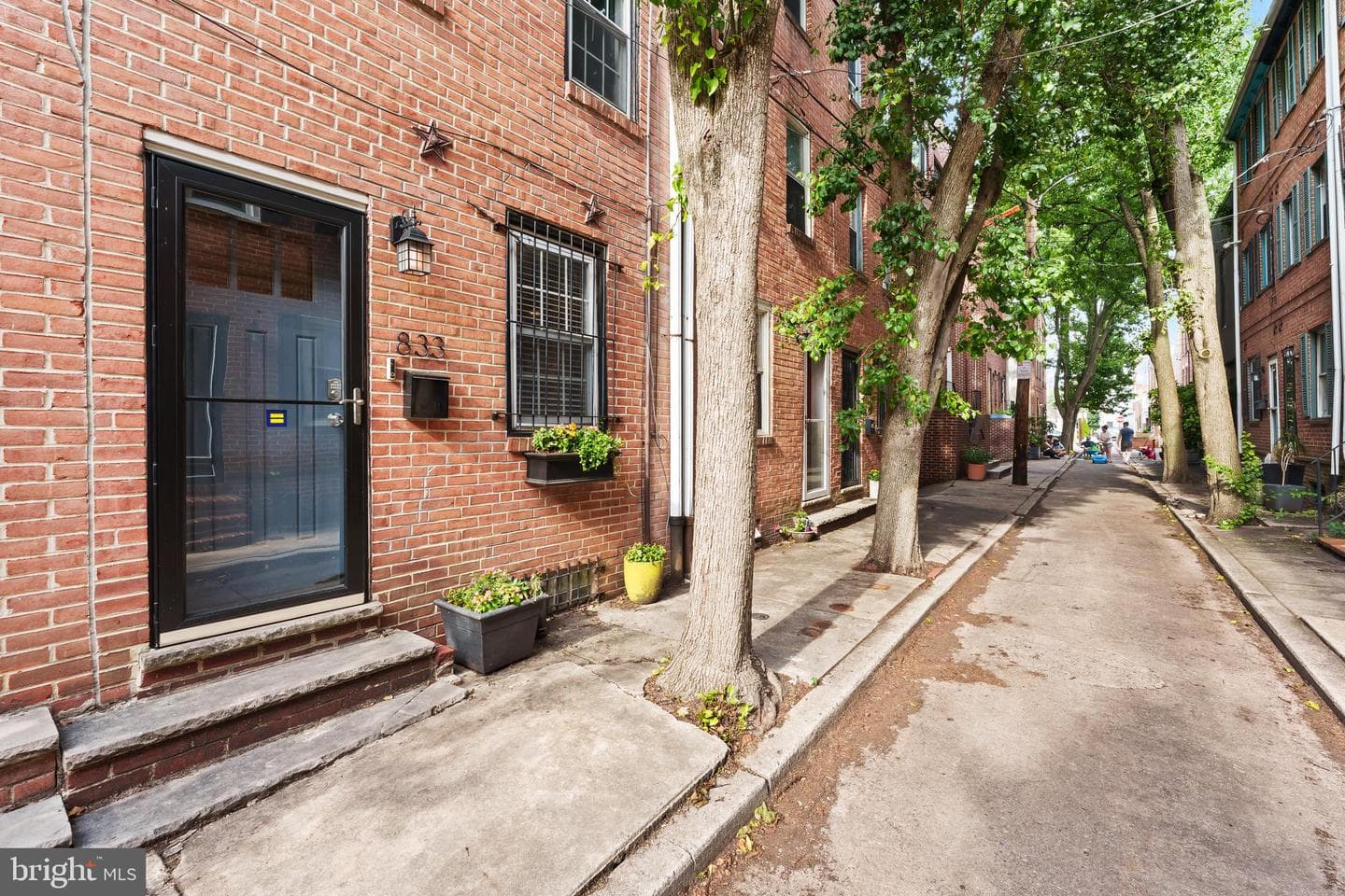 833 Kater Street photo 3