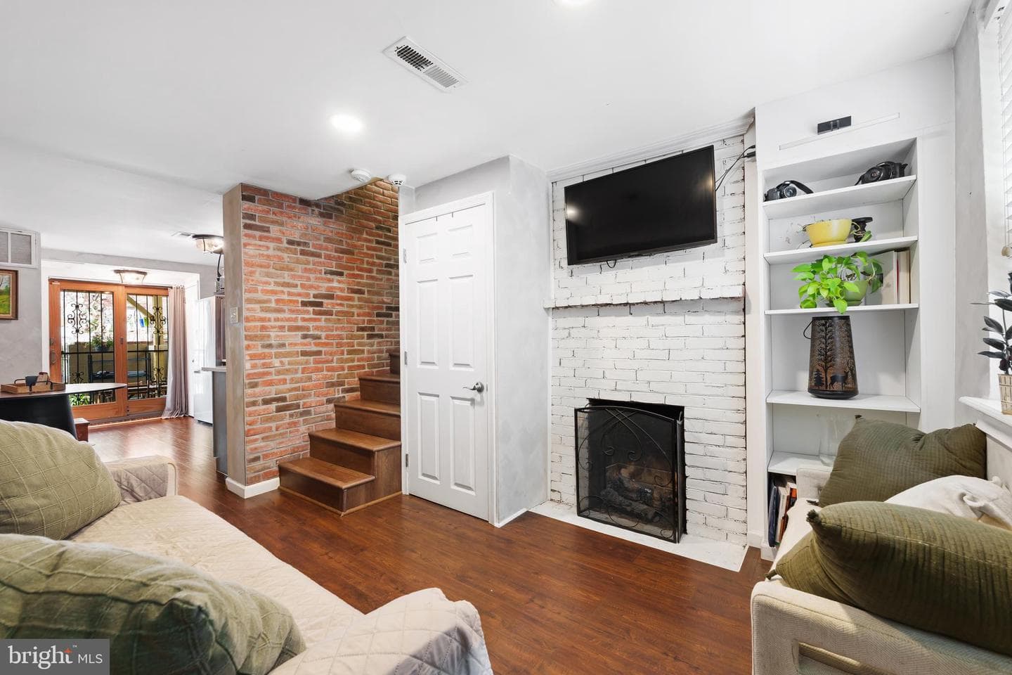 833 Kater Street photo 4